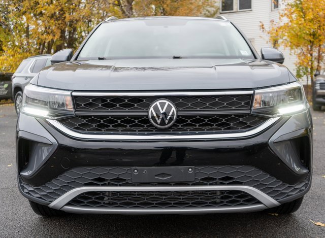 Used 2022 Volkswagen Taos SE image 3