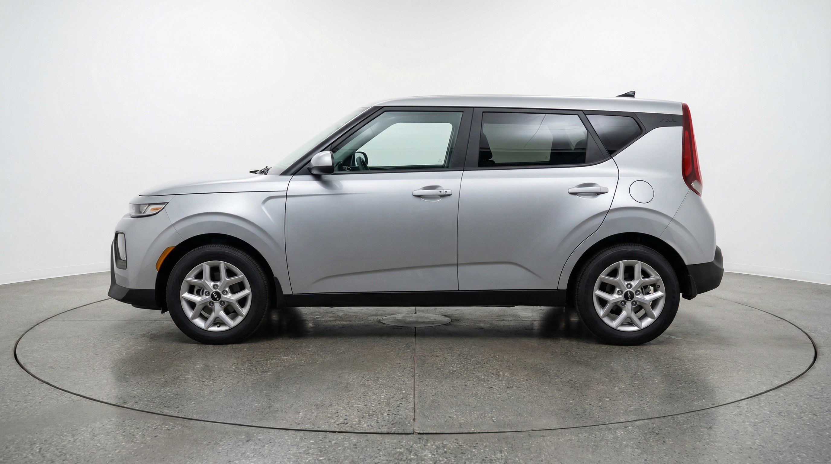 Used 2025 Kia Soul LX w/ LX Technology Package image 5