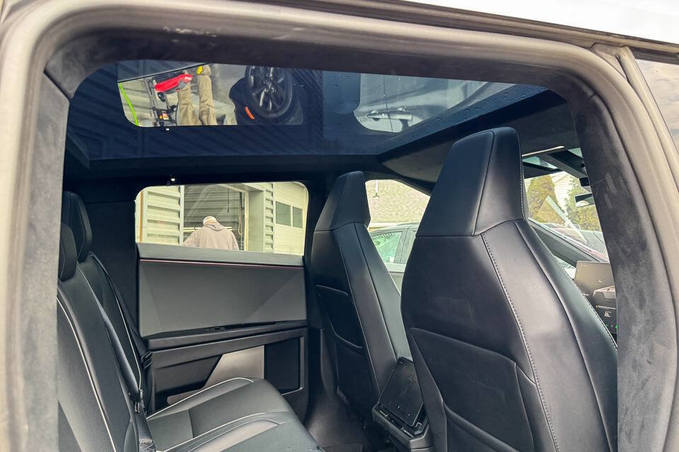 Used 2024 Tesla Cybertruck AWD Crew Cab image 14