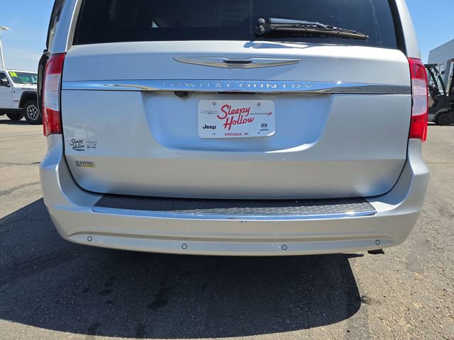 Used 2011 Chrysler Town & Country Touring w/ Entertainment Group #1 FWD image 16