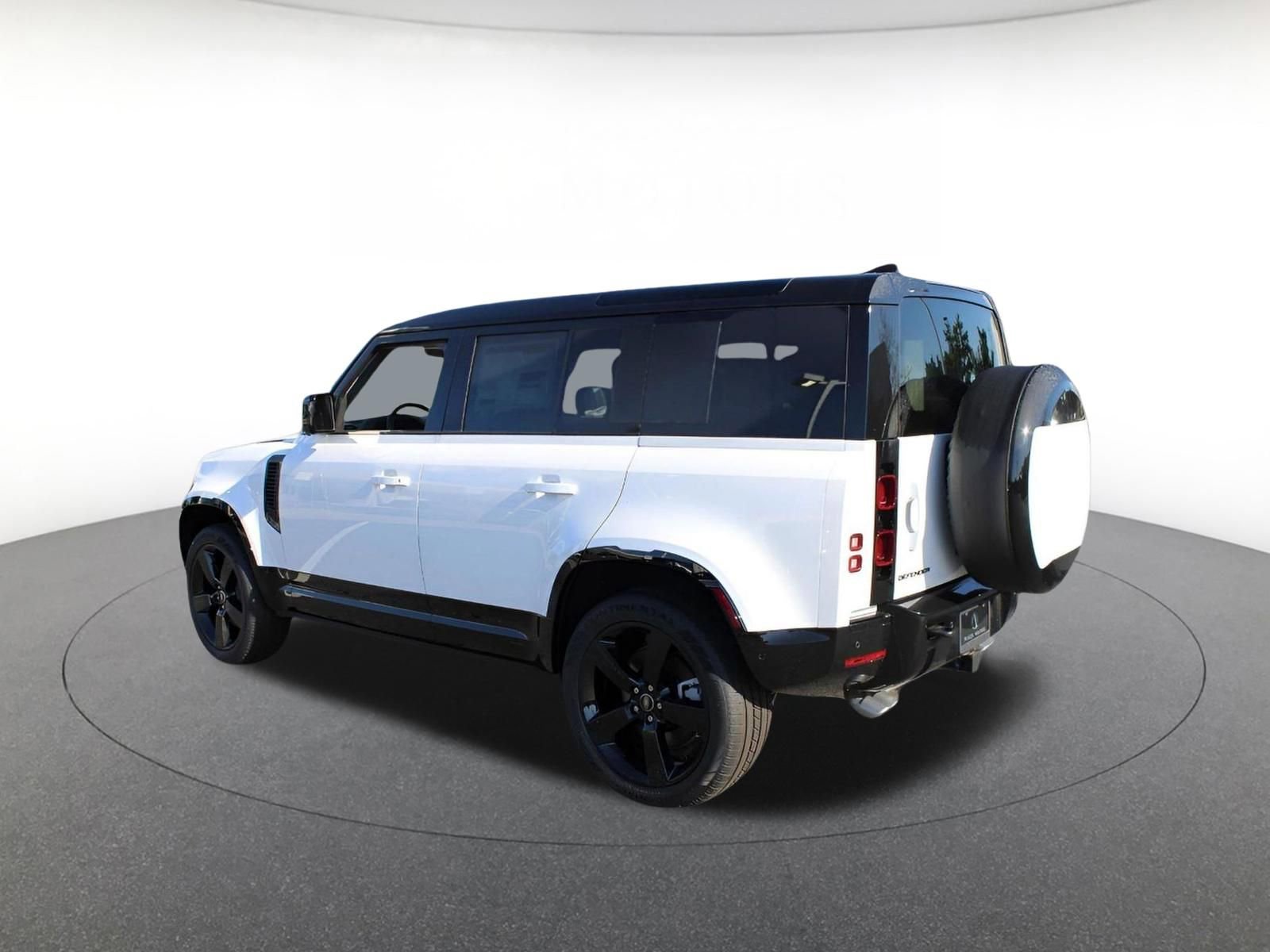 New 2025 Land Rover Defender 110 X-Dynamic SE image 3