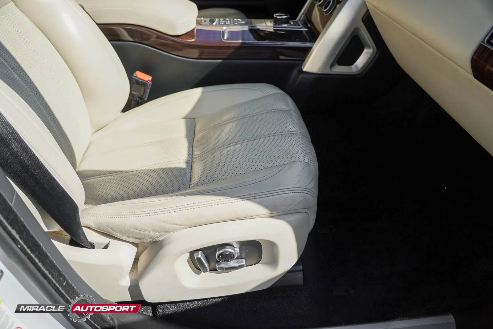 Used 2017 Land Rover Range Rover Long Wheelbase Supercharged image 32