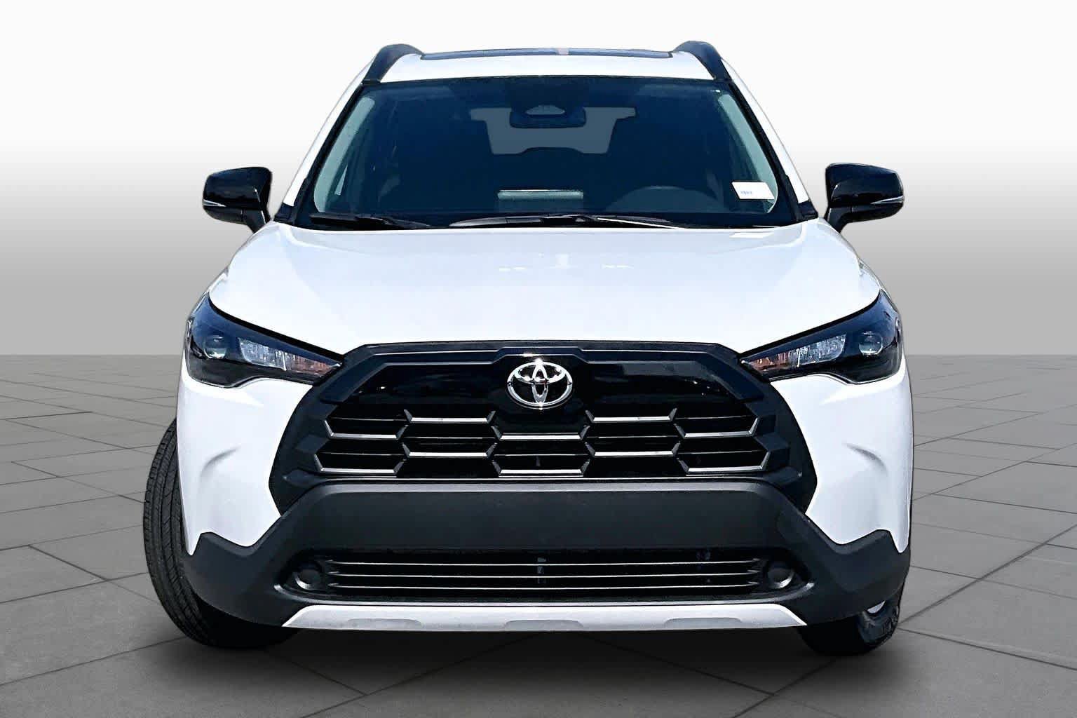 Used 2026 Toyota Corolla Cross LE w/ Moonroof Package FWD image 4