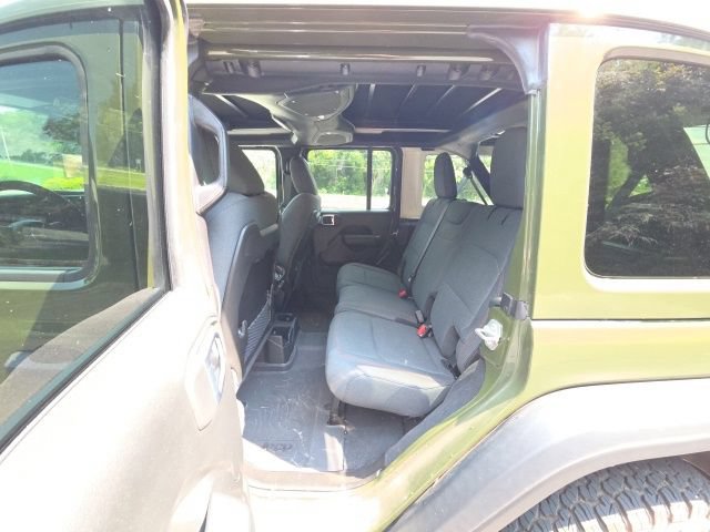Used 2024 Jeep Wrangler Unlimited Rubicon w/ Technology Group AWD/4WD image 32