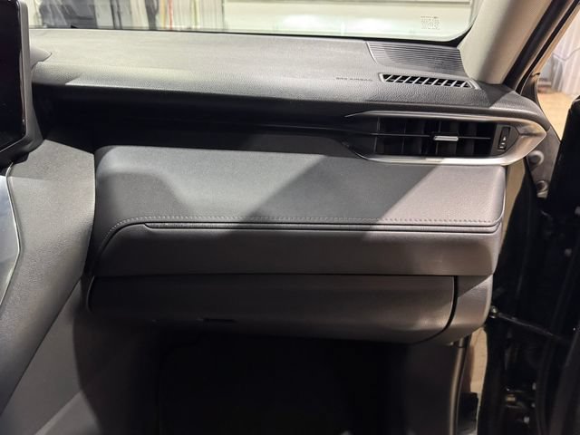 Used 2021 Toyota Venza LE w/ Carpet Mat Package (TMS) AWD/4WD image 24