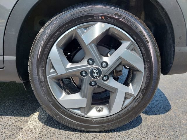 Used 2025 Hyundai Venue SEL FWD image 14