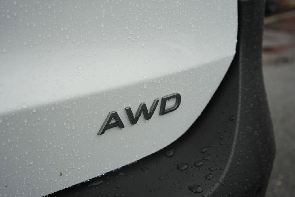 Used 2025 Nissan Kicks SV image 11