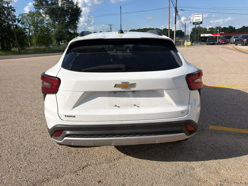 Used 2025 Chevrolet Trax LT FWD image 9