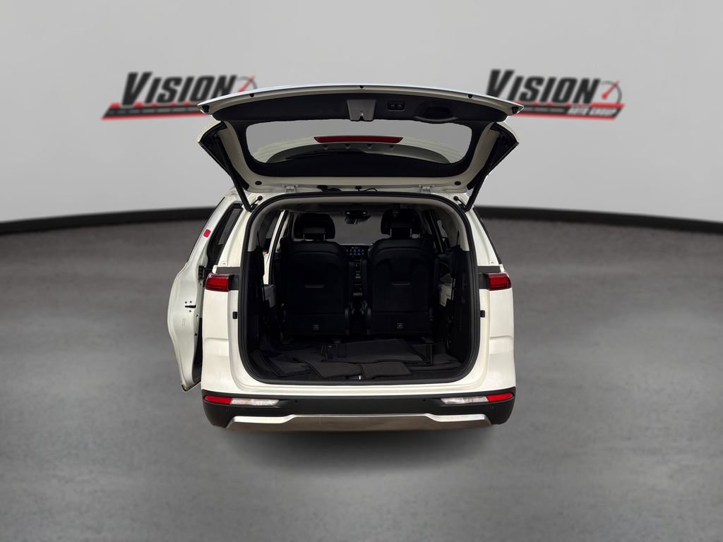 Used 2023 Kia Carnival SX Prestige image 11