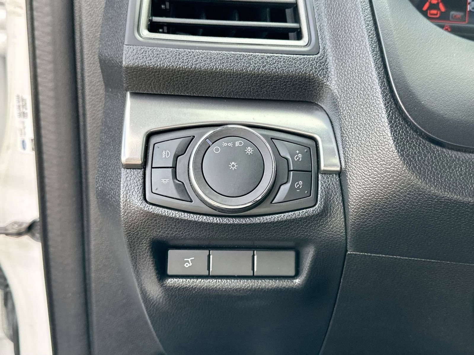 Used 2019 Ford Explorer XLT w/ Equipment Group 201A FWD image 25