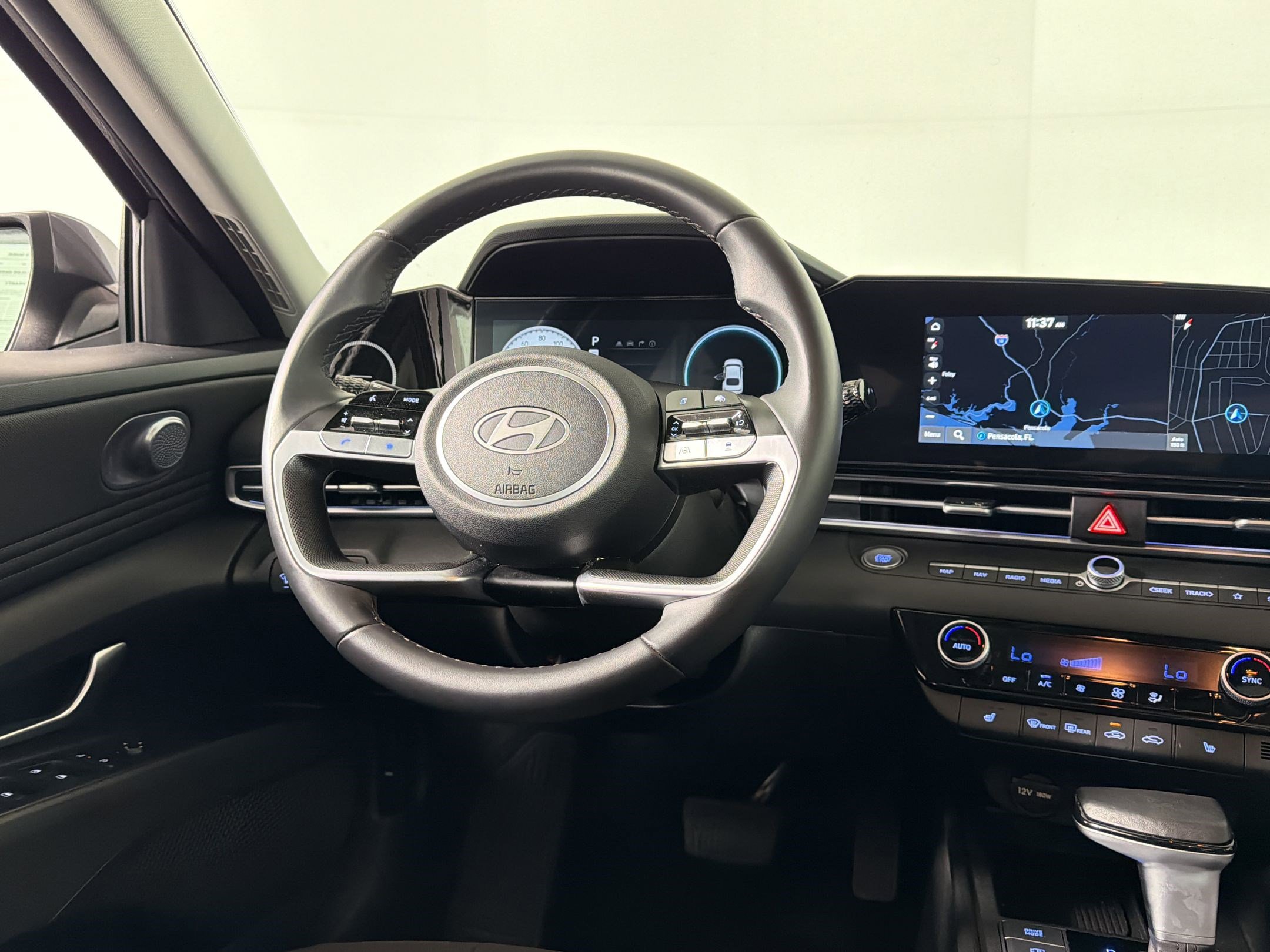 Used 2025 Hyundai Elantra SEL image 27