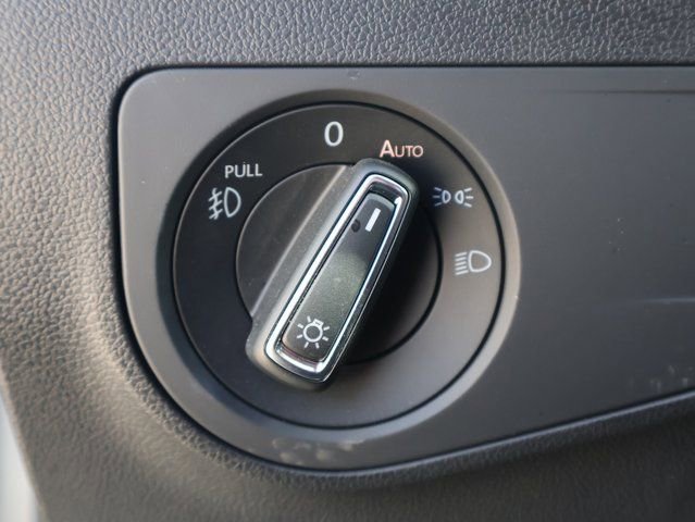 Used 2021 Volkswagen Tiguan SE R-Line image 32