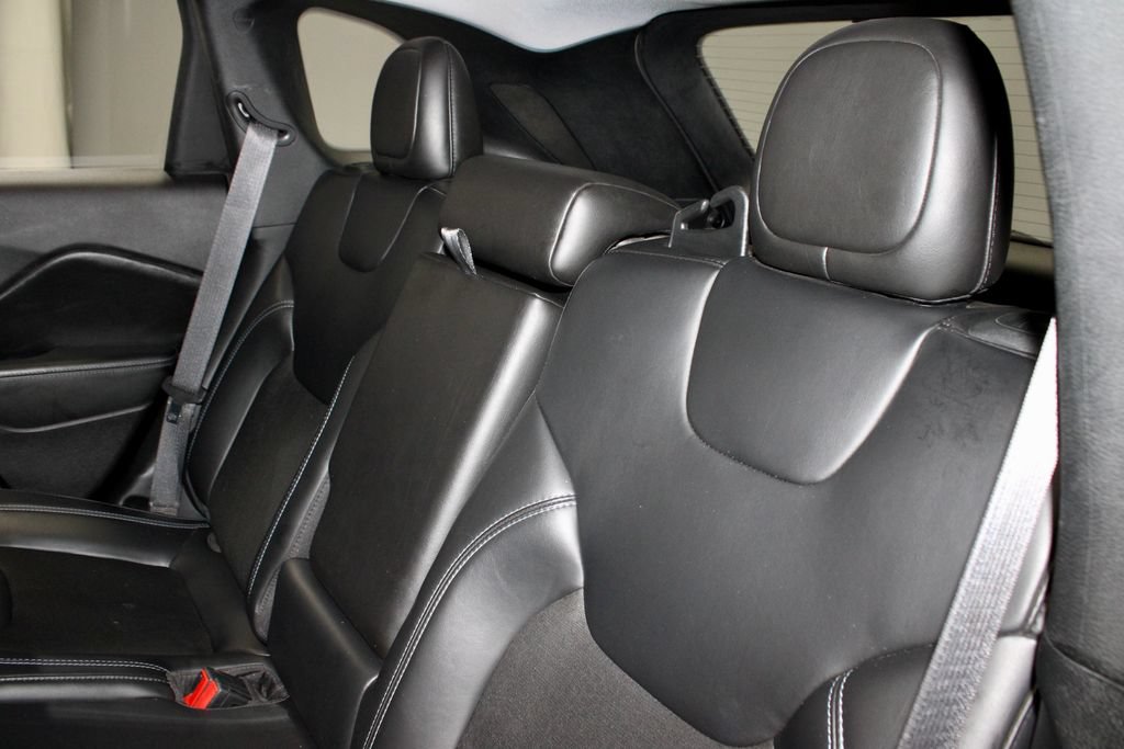 Used 2020 Jeep Cherokee Latitude Plus w/ Comfort/Convenience Group AWD/4WD image 21