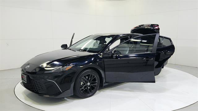 Used 2025 Toyota Camry SE w/ Convenience Package FWD image 30