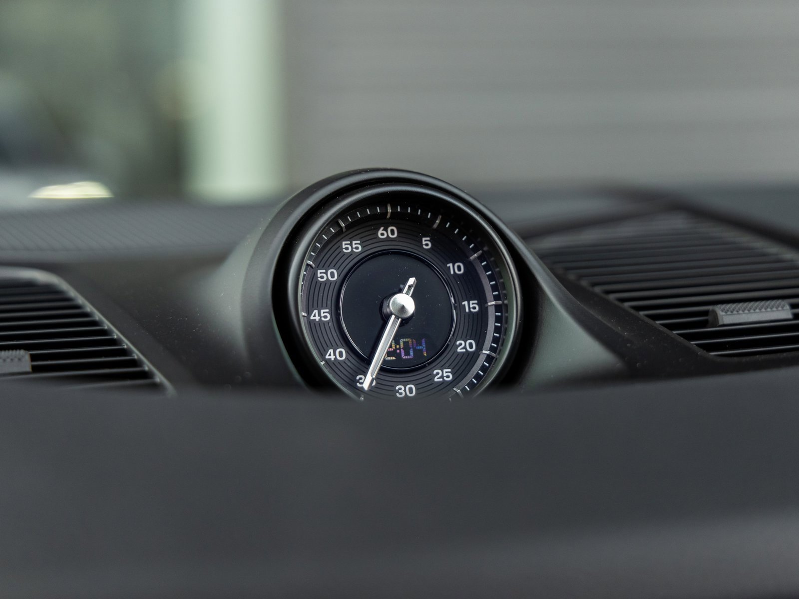 Certified 2025 Porsche Cayenne Coupe image 31