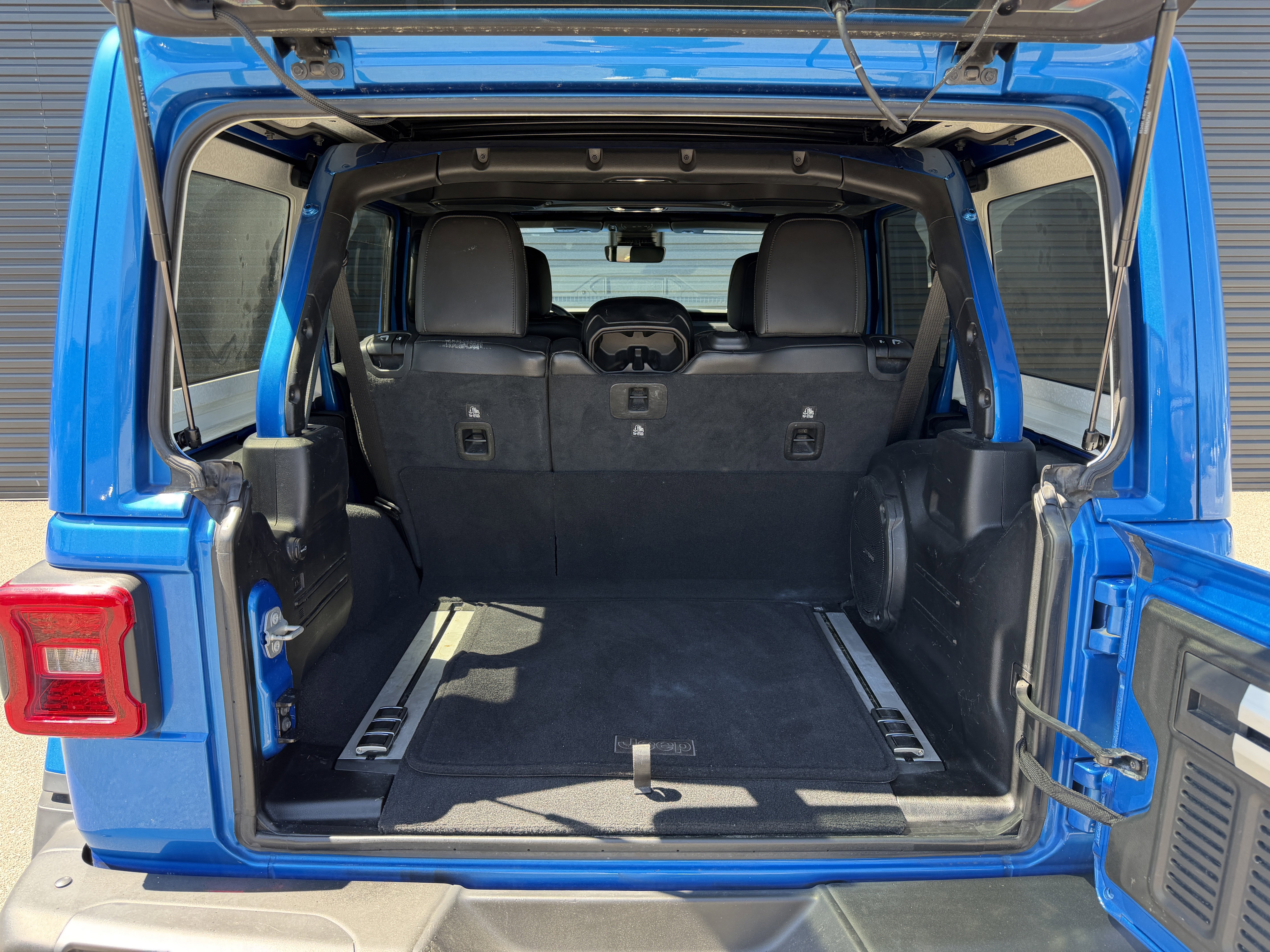 Used 2021 Jeep Wrangler Unlimited Rubicon w/ Trailer Tow Package image 12