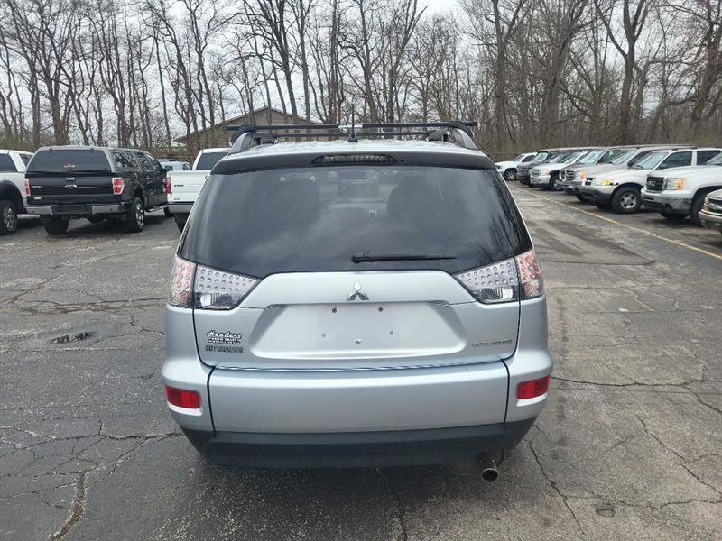 Used 2011 Mitsubishi Outlander ES image 7