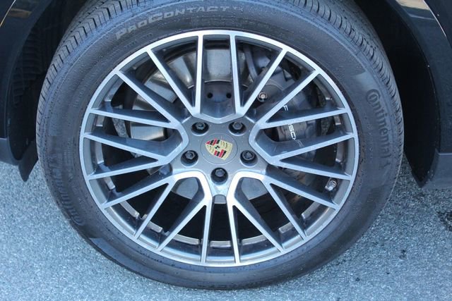 Certified 2023 Porsche Cayenne Platinum Edition image 15