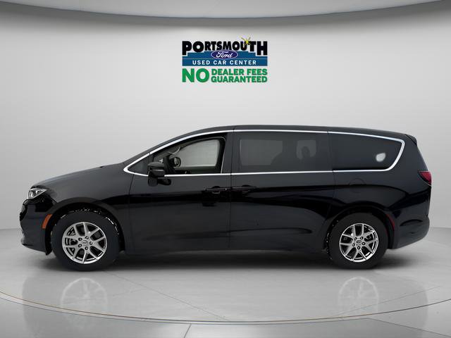 Used 2024 Chrysler Pacifica Touring-L image 1
