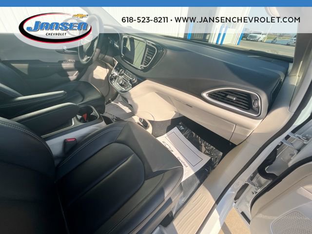Used 2024 Chrysler Pacifica Touring-L FWD image 28