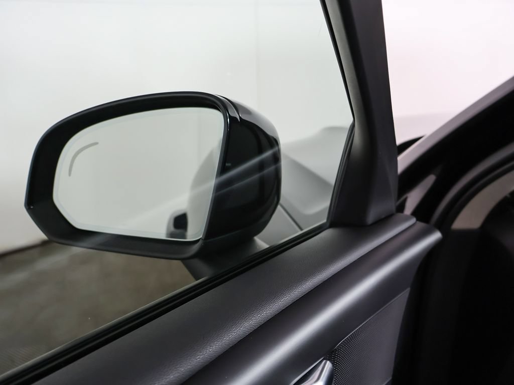 Used 2019 Volvo XC40 T5 Momentum AWD/4WD image 32