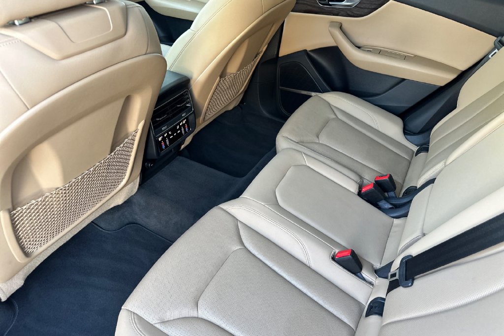 Used 2019 Audi Q8 Premium Plus w/ Premium Plus AWD/4WD image 15
