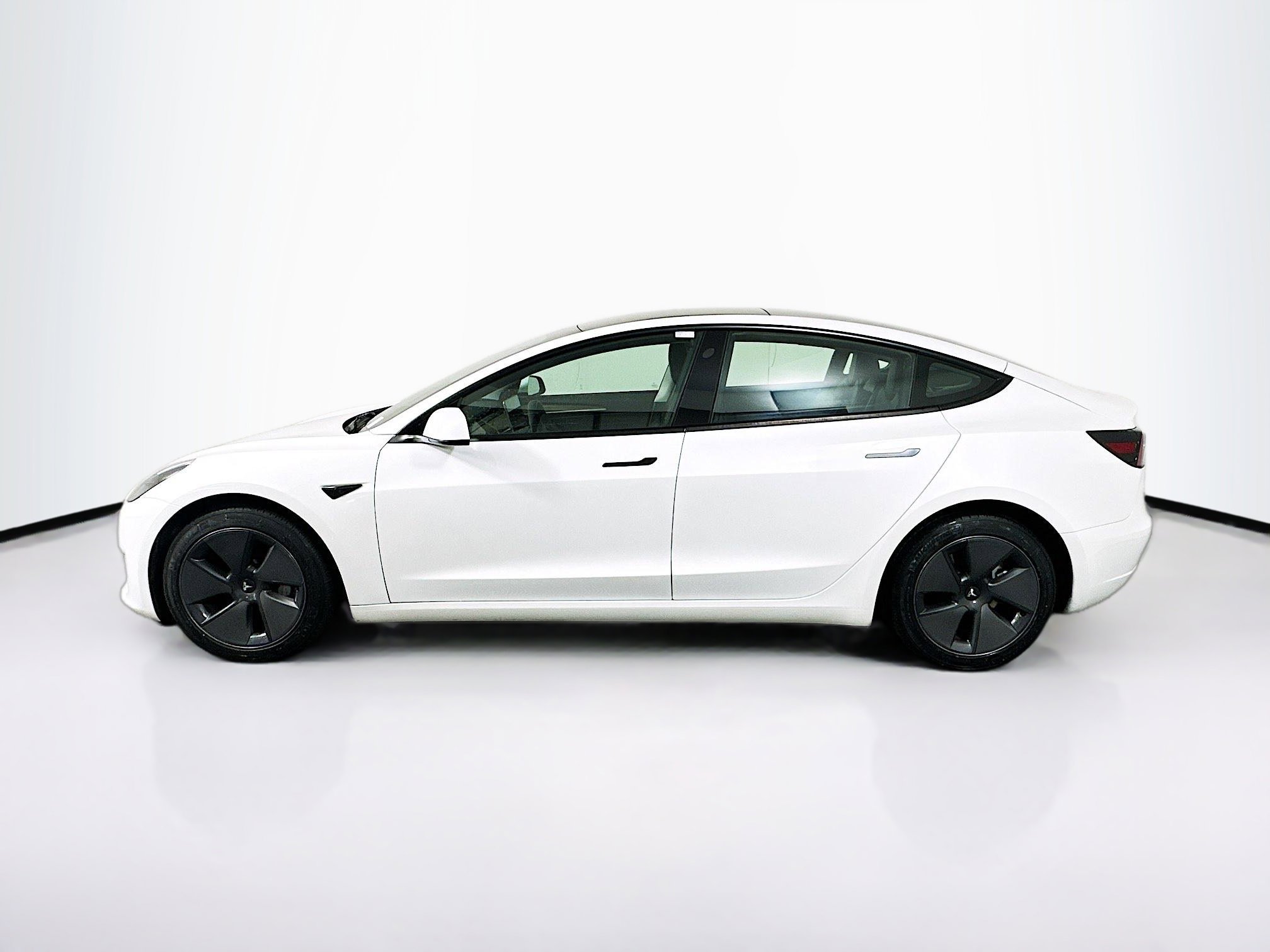 Used 2023 Tesla Model 3 Standard Range RWD image 4