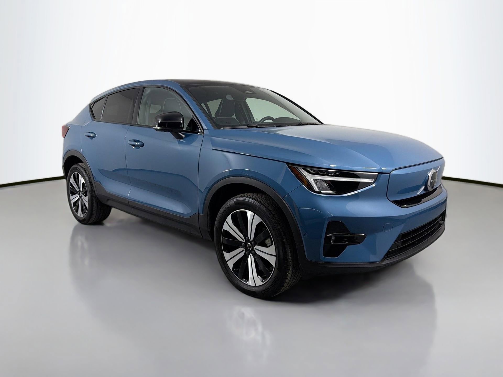Certified 2023 Volvo C40 P8 Recharge Plus image 3