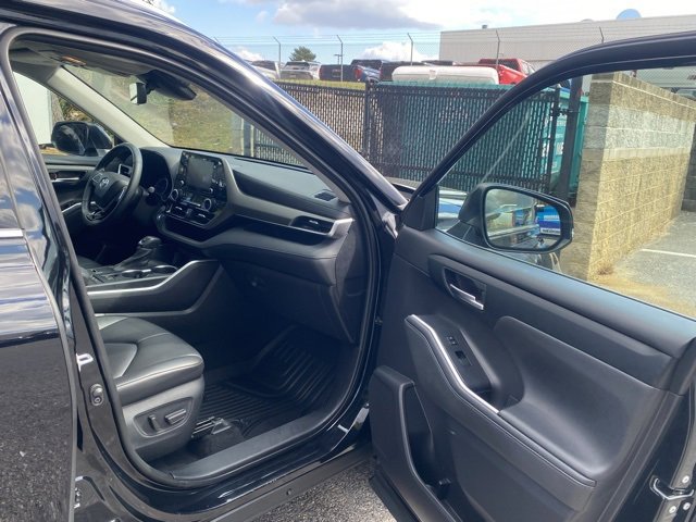 Used 2021 Toyota Highlander XLE image 26