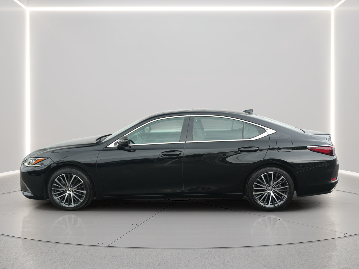 Used 2024 Lexus ES 350 w/ Premium Package FWD image 2