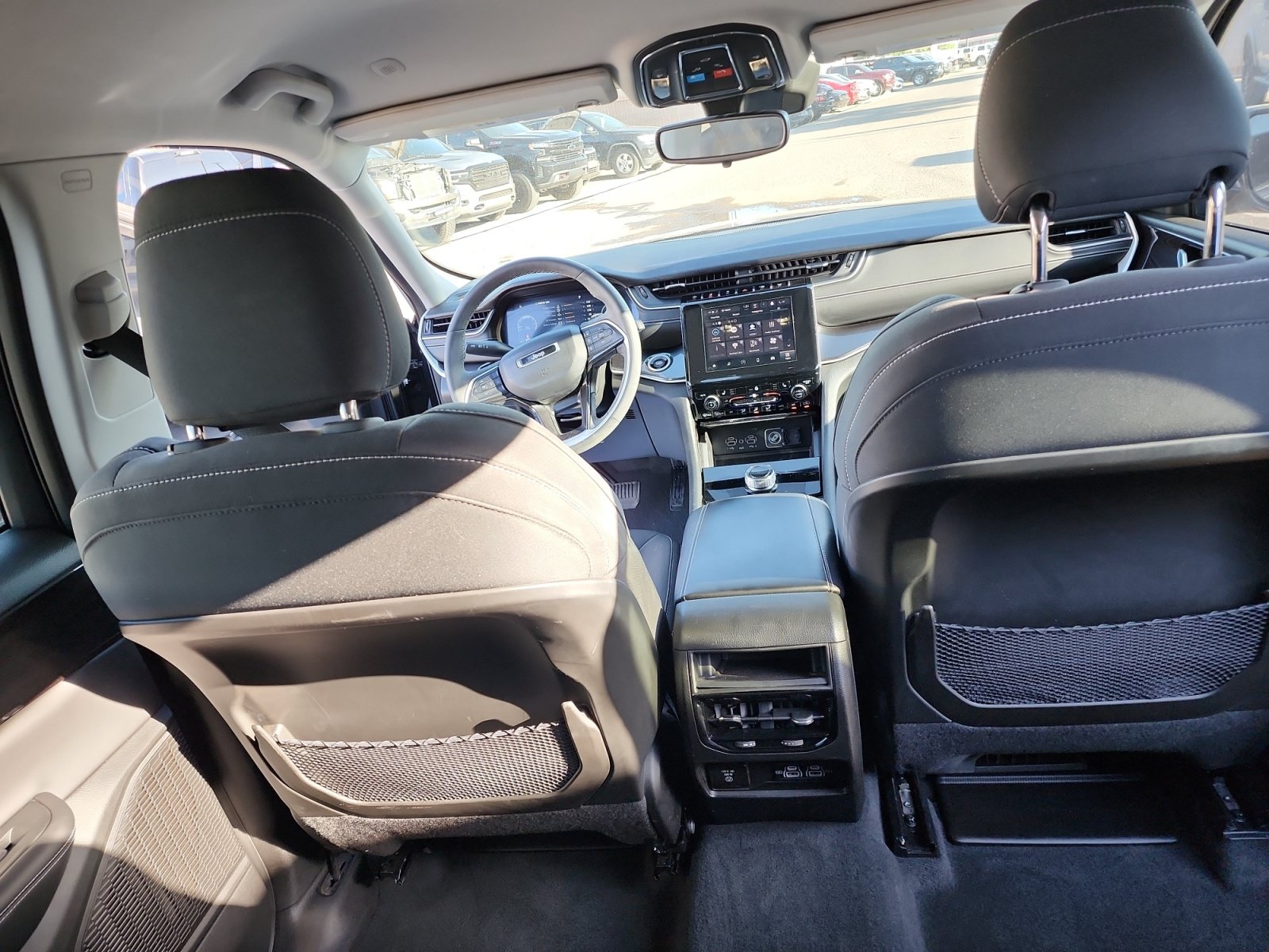 Used 2023 Jeep Grand Cherokee Laredo w/ Luxury Tech Group I RWD image 29