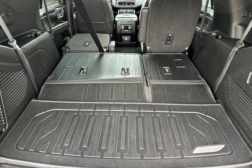 Used 2023 GMC Yukon SLT w/ SLT Premium Package AWD/4WD image 16