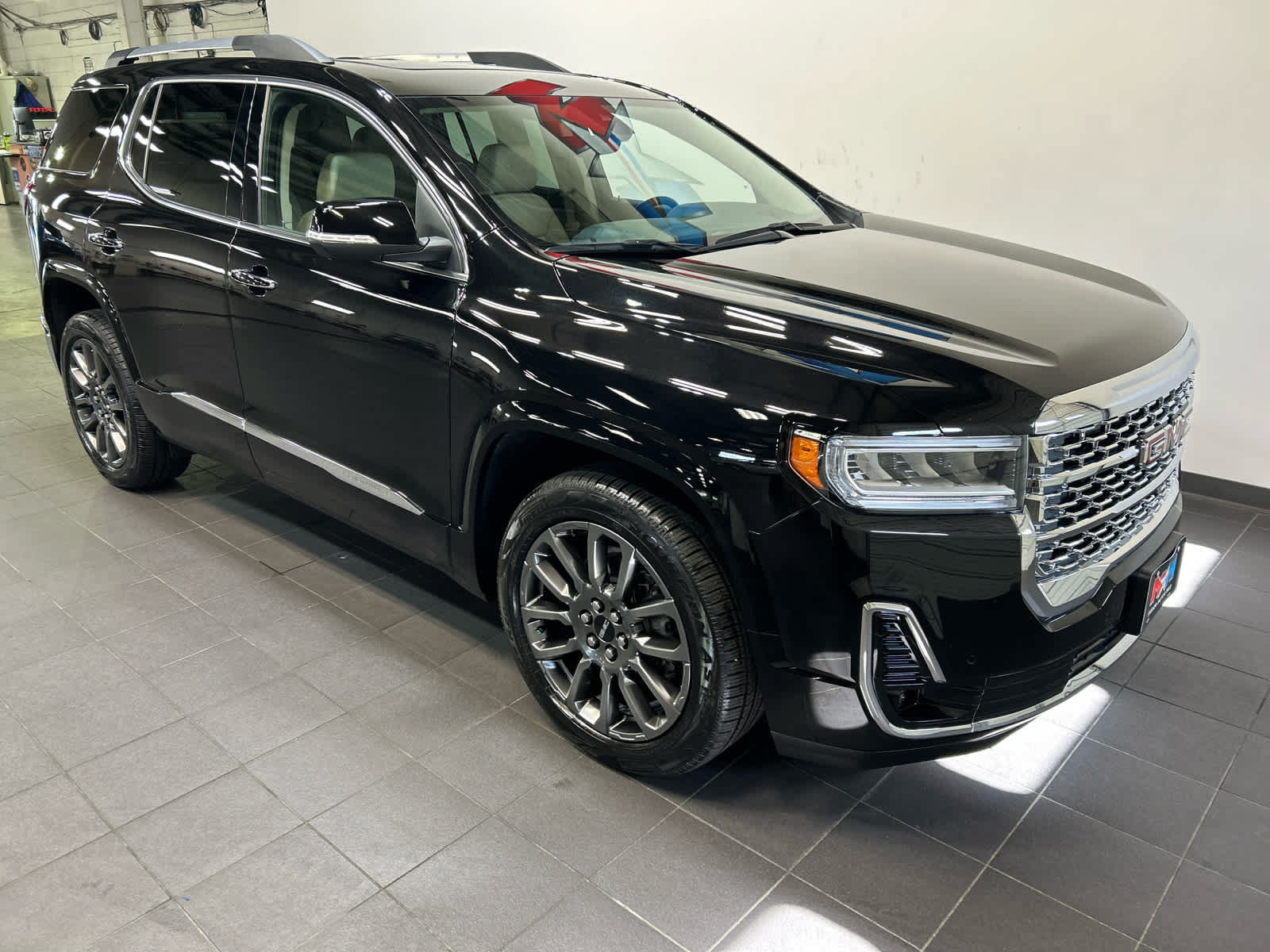 Used 2023 GMC Acadia Denali w/ Black Diamond Edition AWD/4WD image 2
