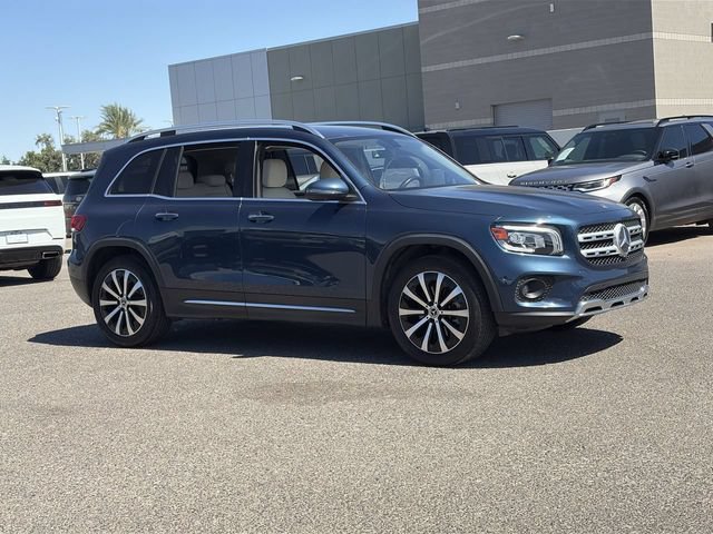 Used 2021 Mercedes-Benz GLB 250 4MATIC w/ Premium Package image 4