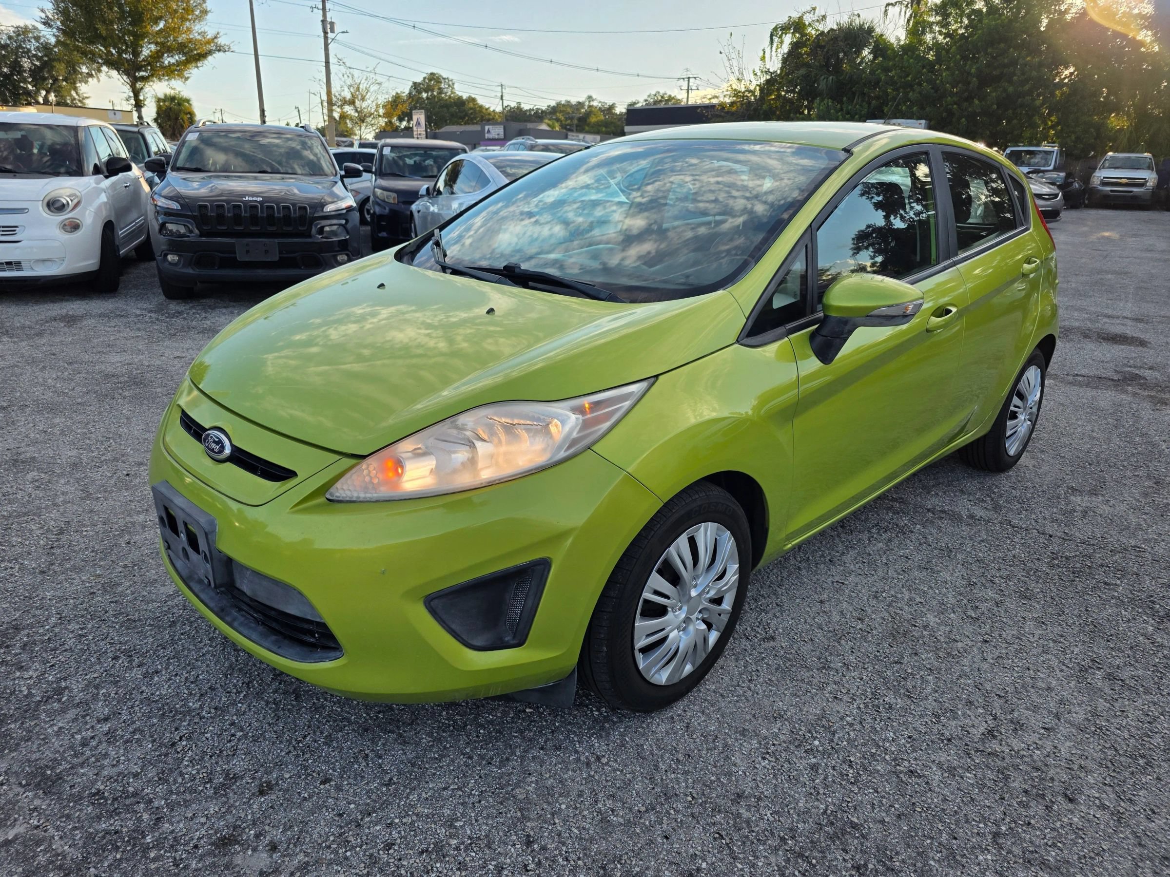 Used 2013 Ford Fiesta SE FWD image 3