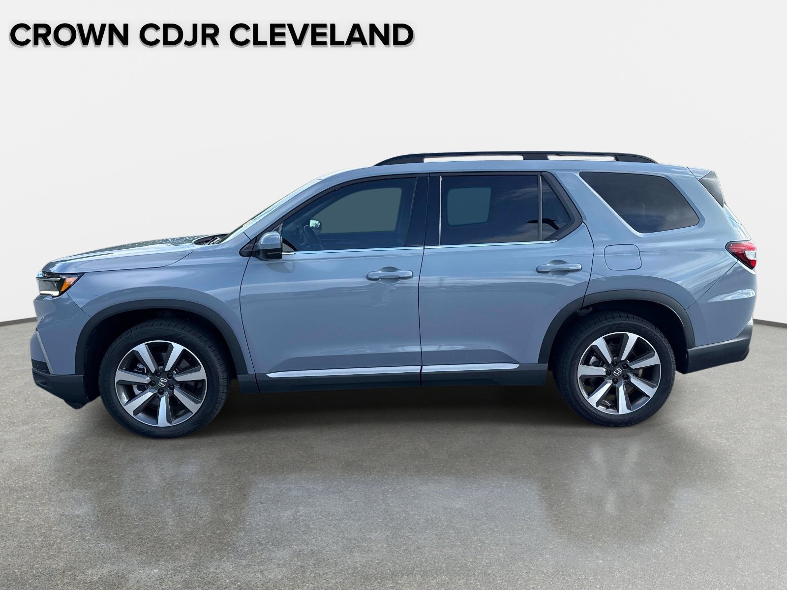 Used 2024 Honda Pilot Touring image 7