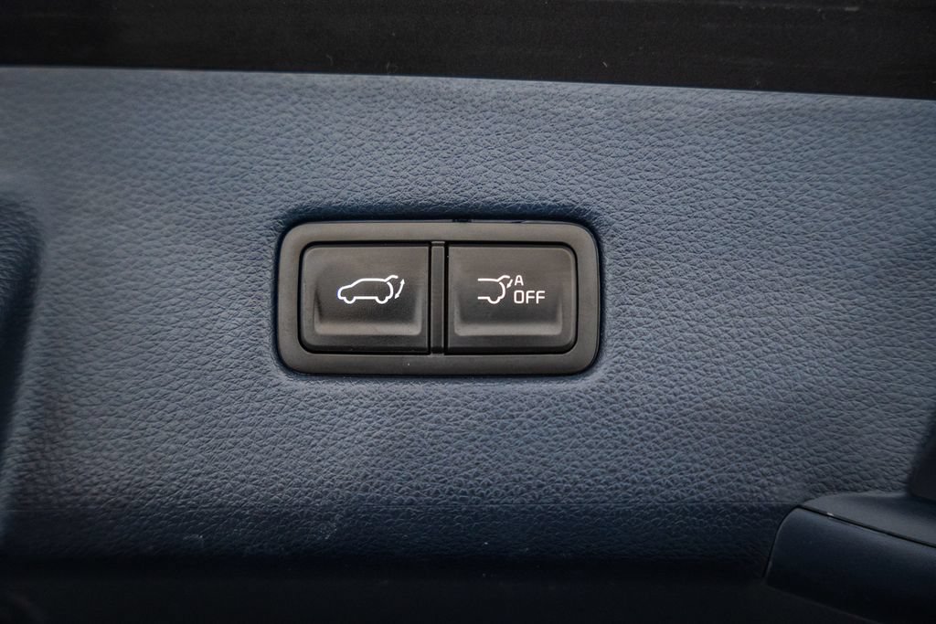 Used 2025 Kia Carnival SX FWD image 10