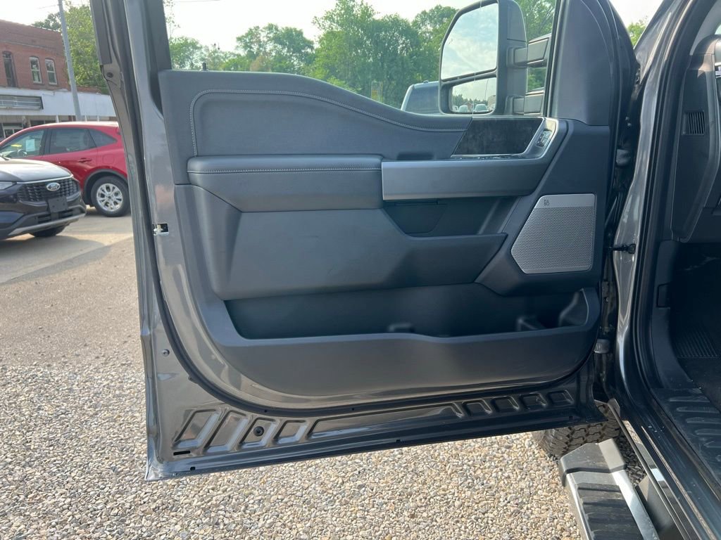 New 2025 Ford F250 Lariat image 11