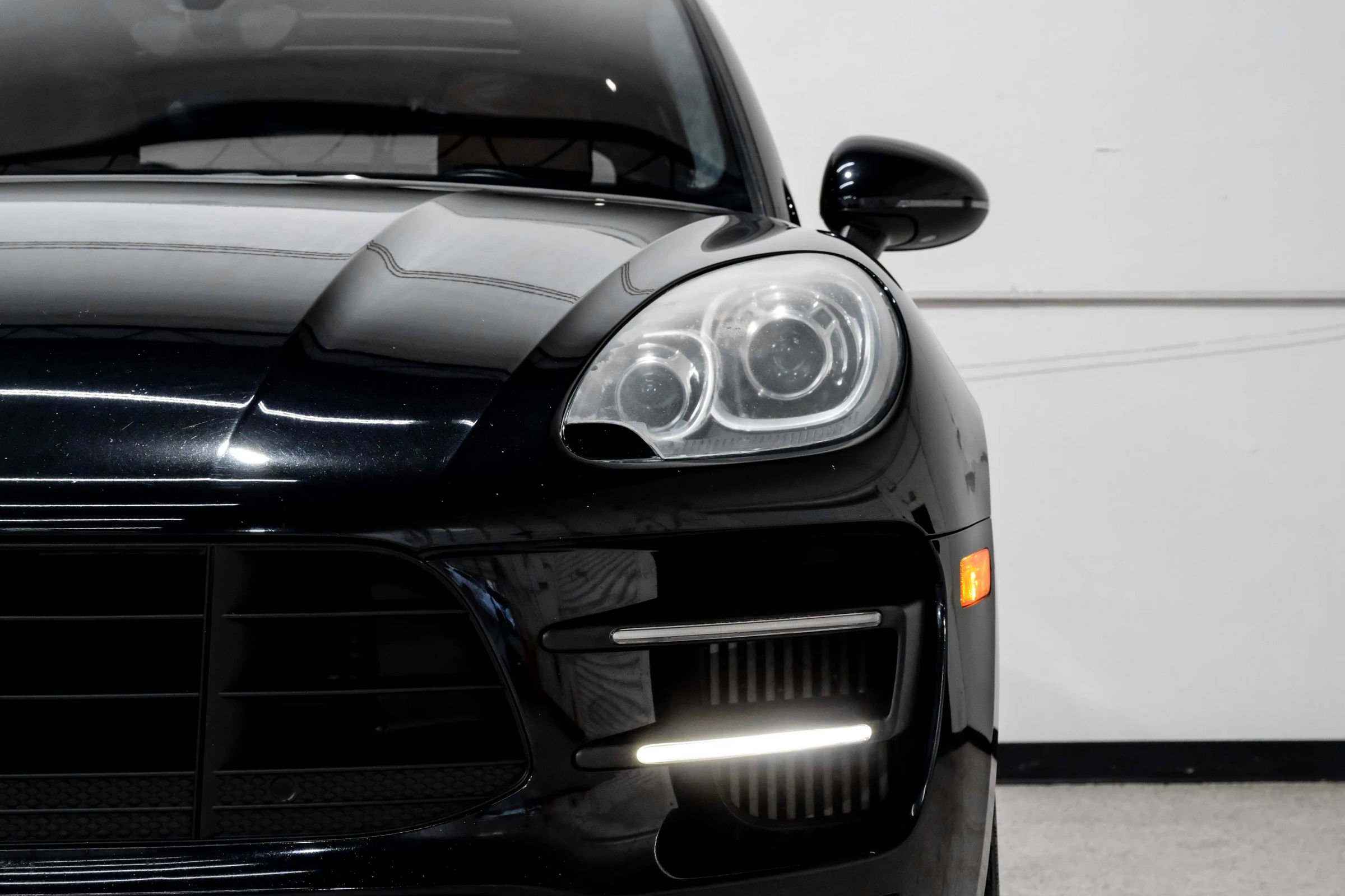 Used 2017 Porsche Macan Turbo image 48