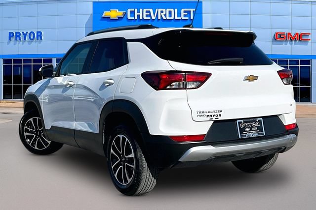 Used 2025 Chevrolet TrailBlazer LT AWD/4WD image 4
