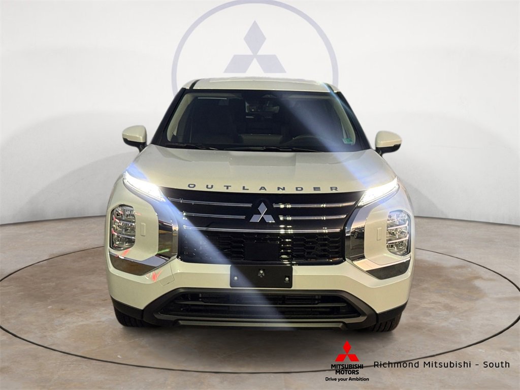 New 2026 Mitsubishi Outlander ES image 8