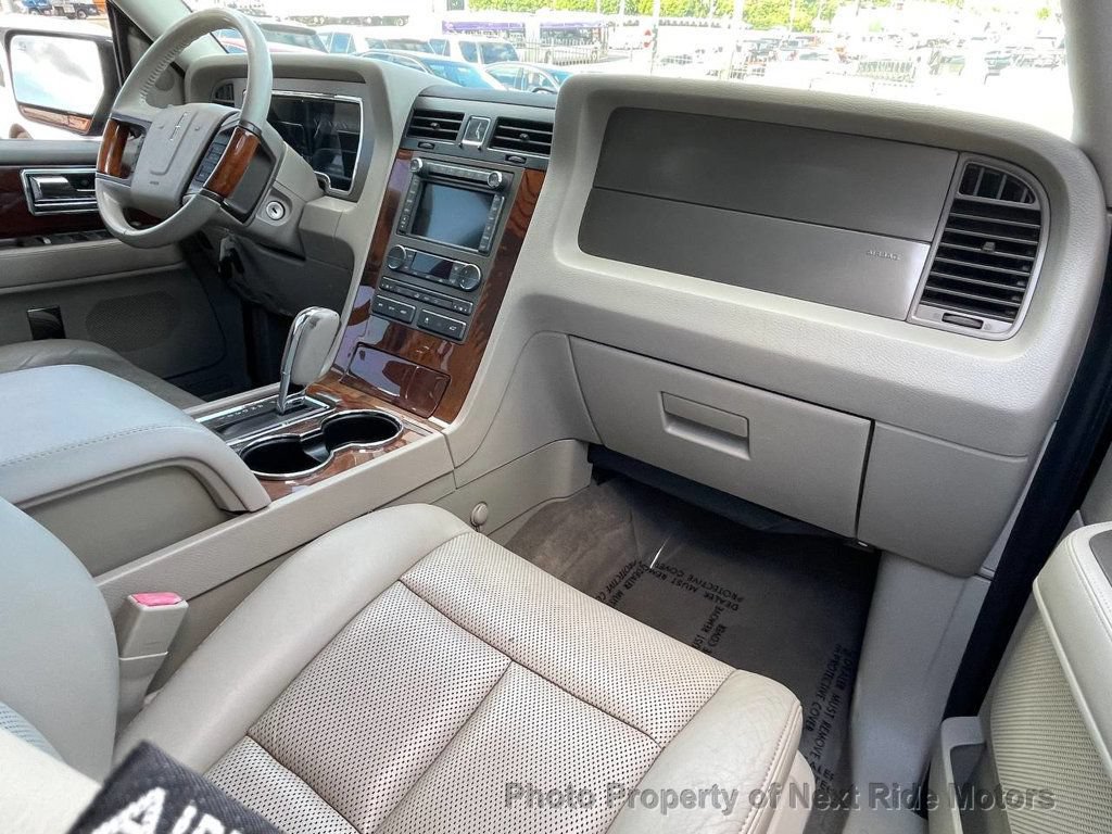 Used 2011 Lincoln Navigator 2WD image 19