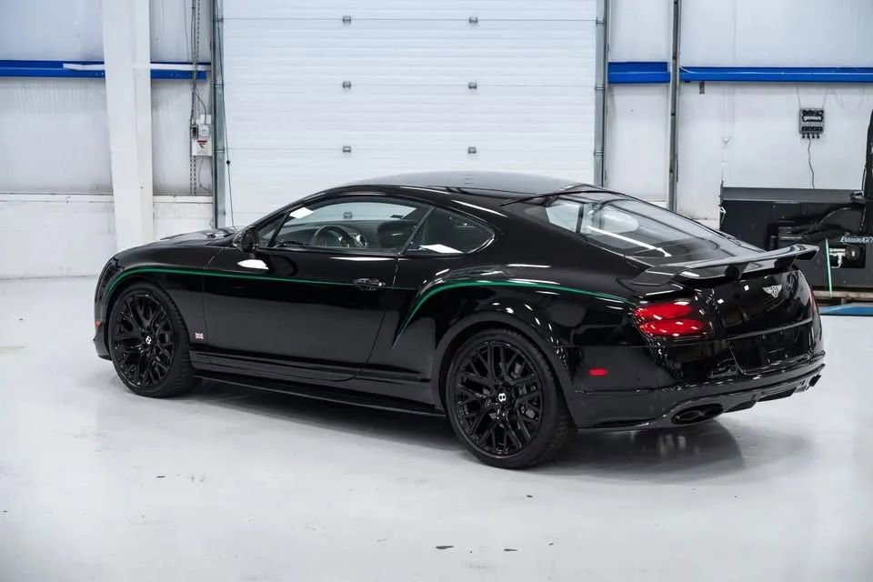 Used 2015 Bentley Continental GT3-R image 3