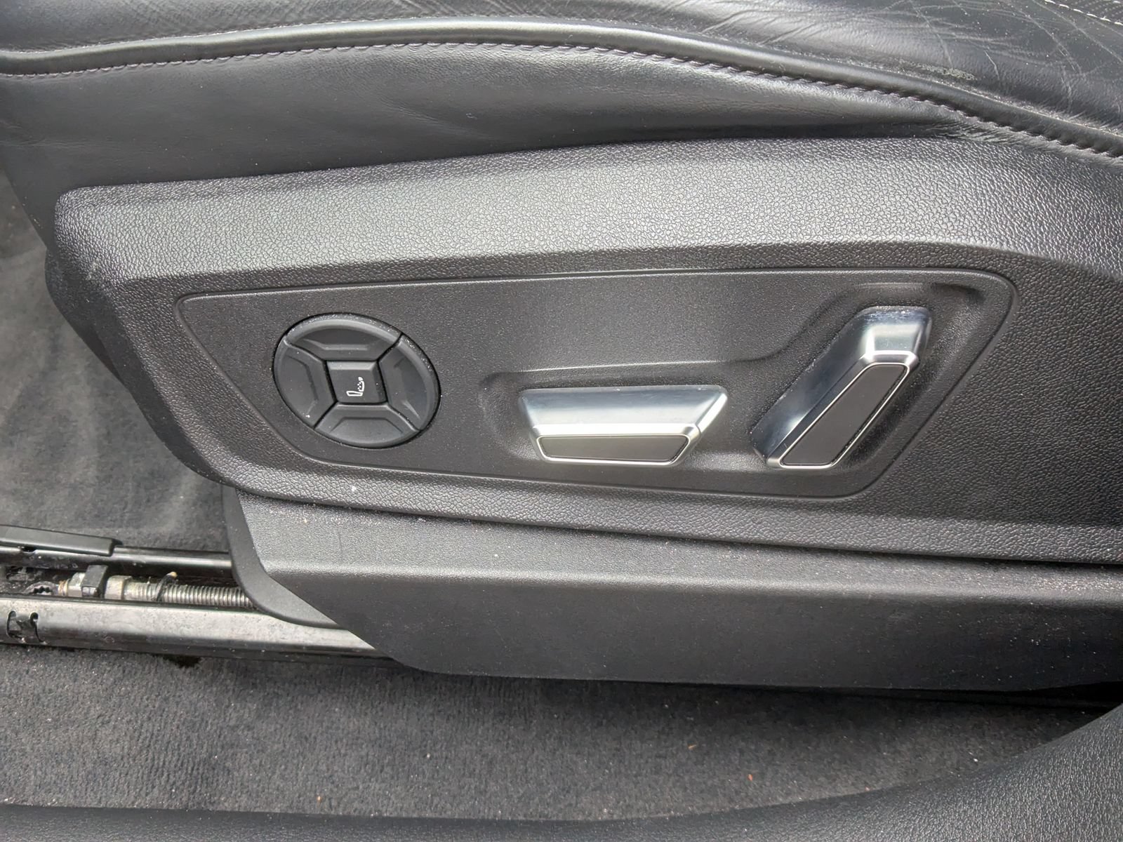 Used 2019 Audi e-tron Prestige w/ Prestige Package AWD/4WD image 20