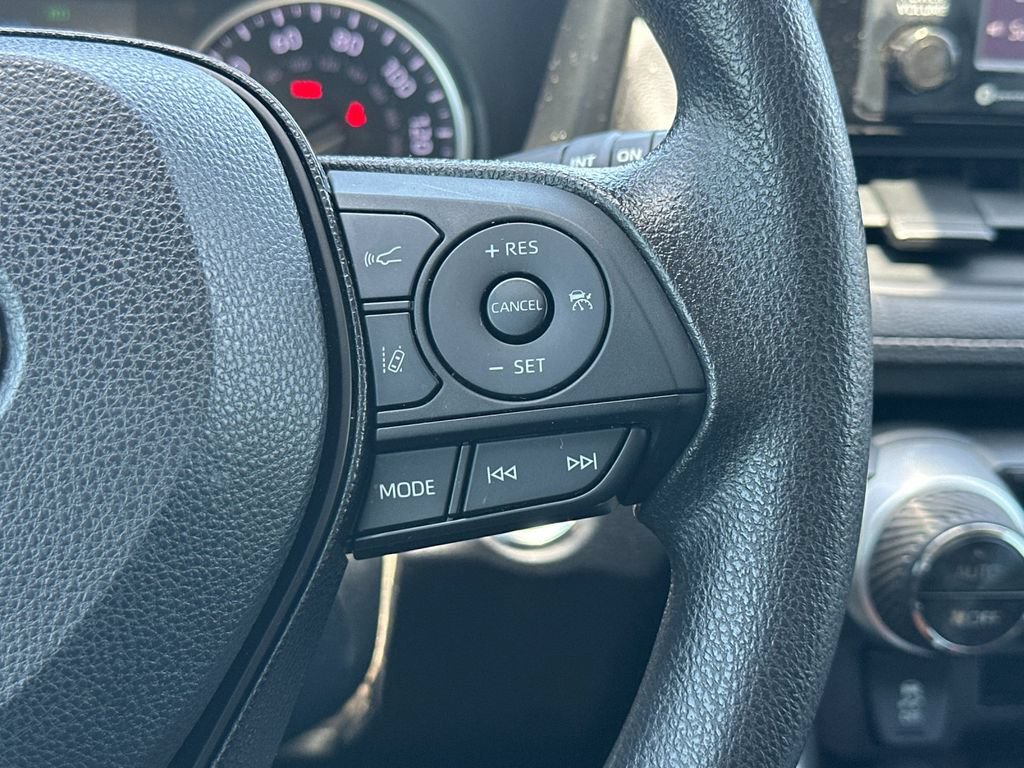 Used 2021 Toyota RAV4 XLE w/ Convenience Package FWD image 25