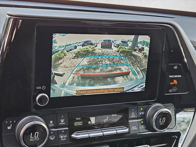 Used 2023 Toyota Highlander XLE AWD/4WD image 13