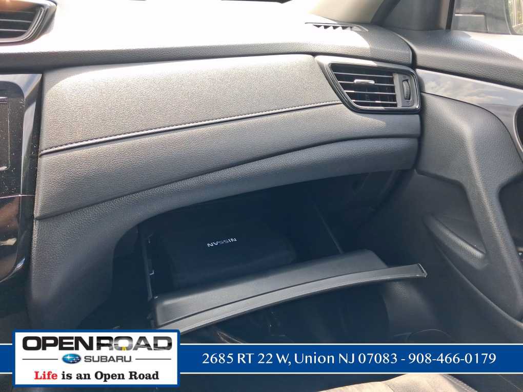Used 2017 Nissan Rogue S w/ Appearance Package AWD/4WD image 67