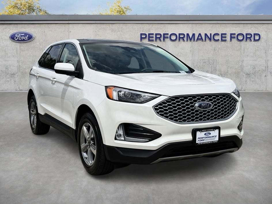 Used 2023 Ford Edge SEL w/ Convenience Package AWD/4WD image 4