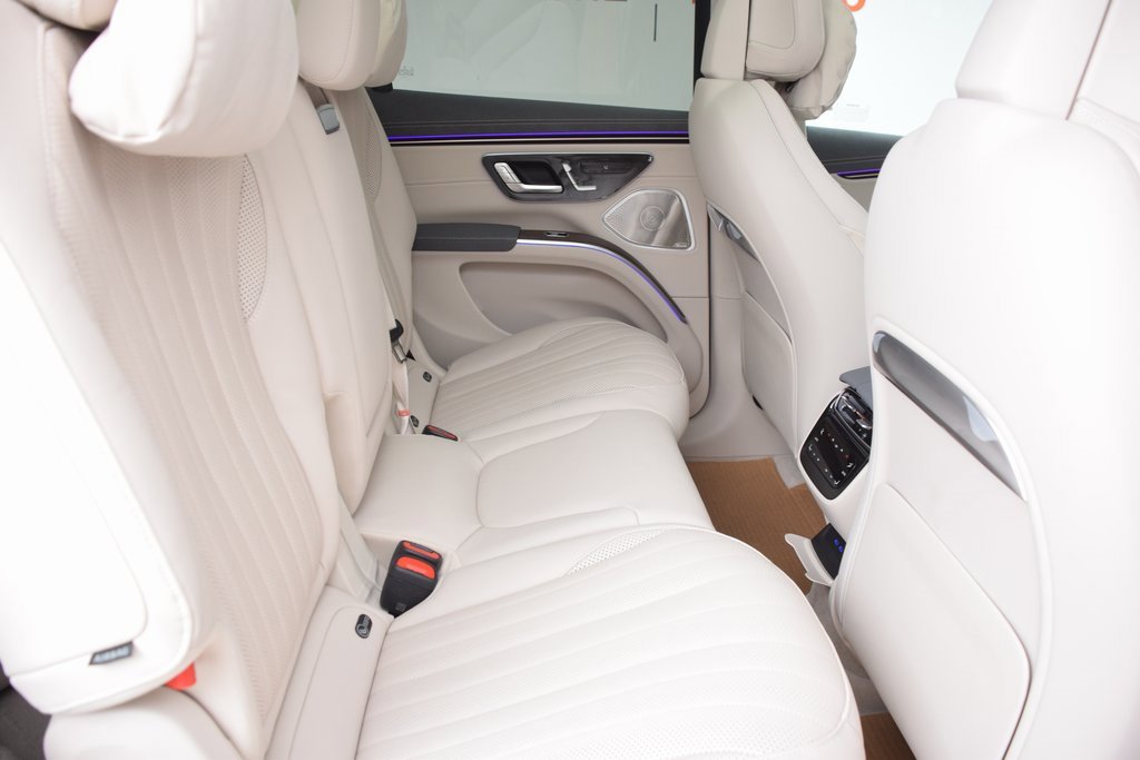 New 2026 Mercedes-Benz EQS 400 4MATIC SUV image 18