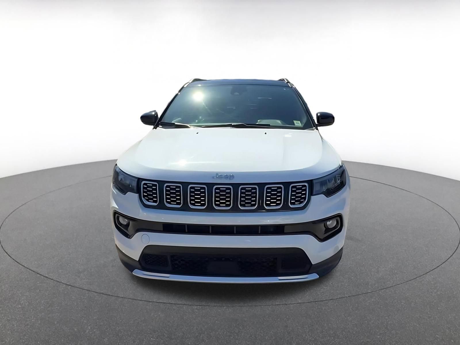 Used 2025 Jeep Compass Limited image 4